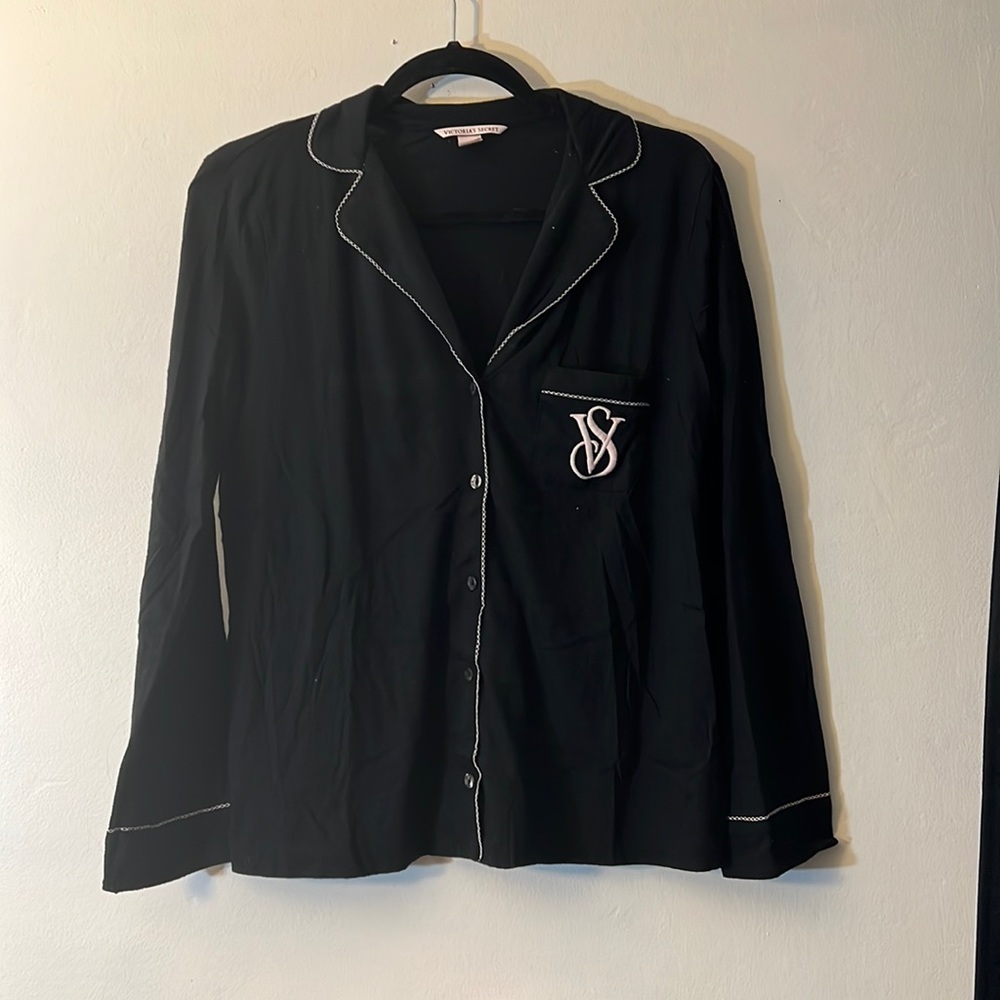 NWOT Victoria secret pj button top